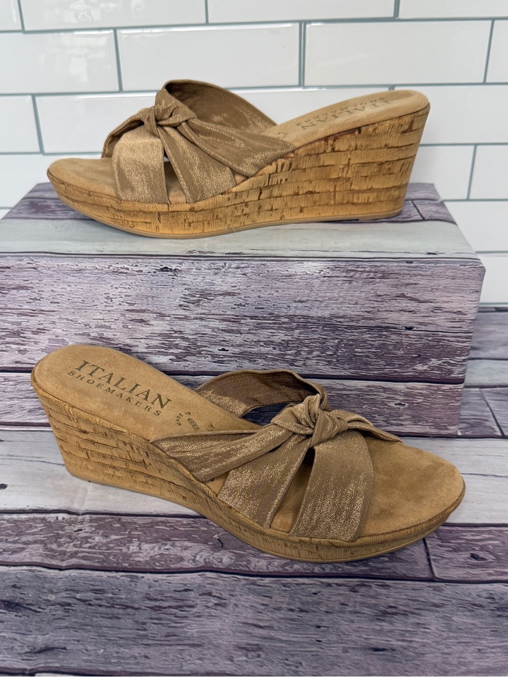 Italian Shoemakers Women's Wedge Sandals Slides Gold Knot Slip On Size 6